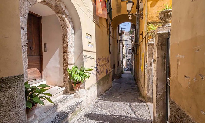Historical Downtown Salerno Apartment | between Amalfi, Pompei, Paestum, Positano