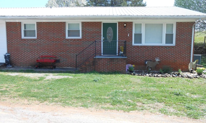 Sparta House | Between Fall Creek Falls, Burgess Falls and Rock Island State Parks