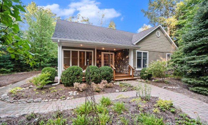 Glen Arbor House | Between the Lakes