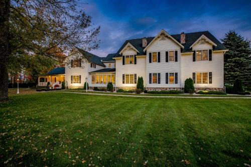 Plymouth Hotel | Biddle Point Inn