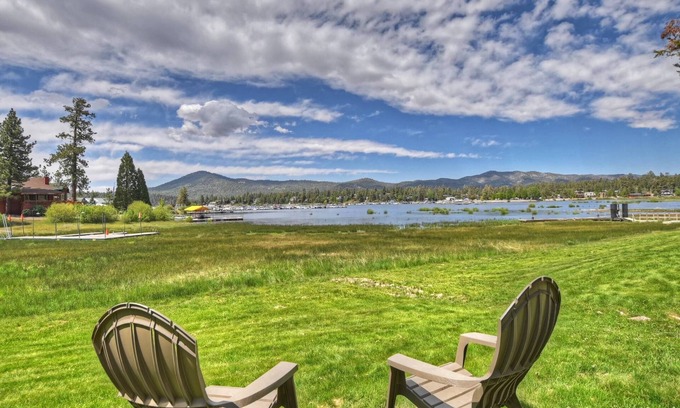 Big Bear Lake Condo | Big Bear Casa by Destination Big Bear : Amazing 3BR/2BA Lakefront Condo, WiFi, Outdoor Heated Spa, FREE Kayak/Bicycle Rental!
