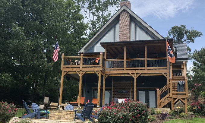 Jacksons' Gap House | Big Blue at Lake Martin! Family Lake Home, 2 masters, Bedswing, Firepit