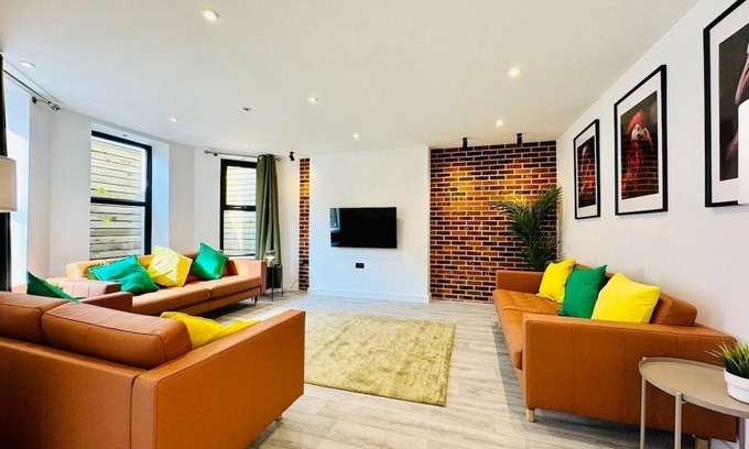 Bournemouth City Centre Apartment | BIG Bournemouth 4-Bedroom - 2-Bathroom - Sleeps 10