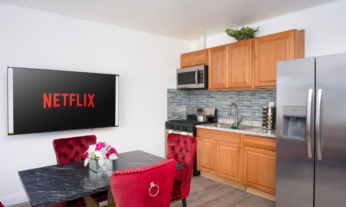 Simi Valley Apartment | Big gated yard, Work/play room, King bed