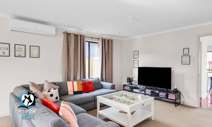 Encounter Bay House | Big House with Views and Fab Pop Culture Vibe