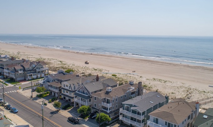 South End Condo | Big Oceanfront 5BR, 4 Bath, 2000+ SF, Elevator, Panoramic Ocean Views !