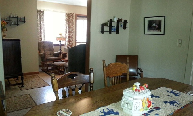 Beulah Cabin | Big Pine Cabin/4 bedrooms/1 1/2 bath