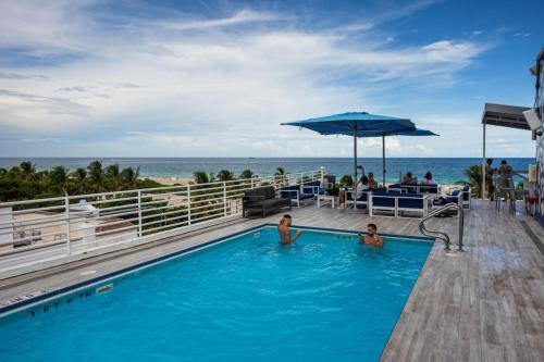 South Beach Apartment | Big studio with rooftop pool ocean view