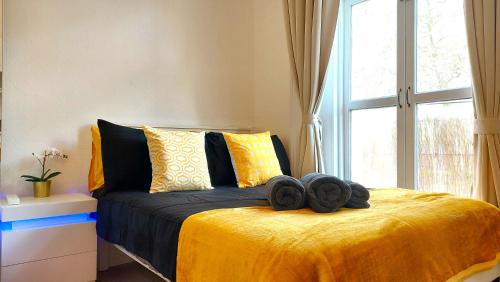 Somers Town Apartment | Big Studio with view to park in Camden Kings Cross