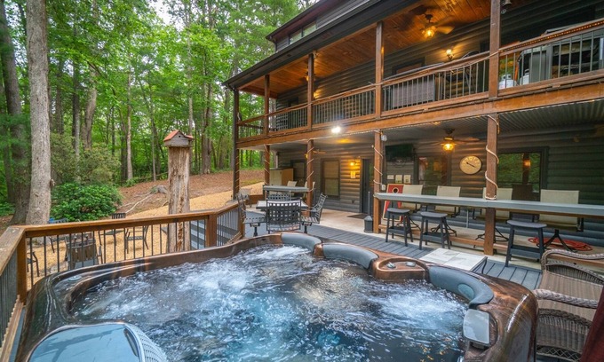 Helen Cabin | Big Timber Mountain Retreat w/Hot Tub