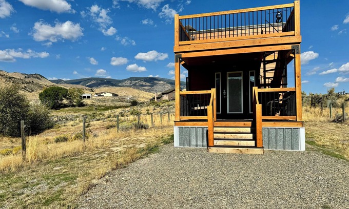 Salmon Cottage | Big Views in Salmon, ID - close to town and Goldbug Hotsprings