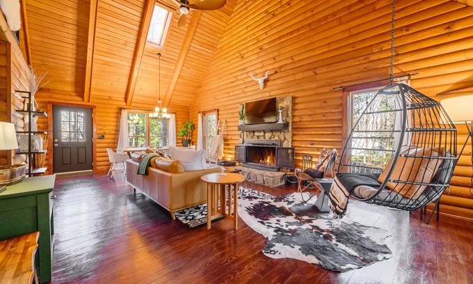 Raleigh Cabin | Big Warm Hug of a Cabin! Luxury Linens, Best Coffee Station for Miles