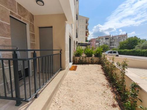 Herceg Novi Apartment | Bijela,dvosoban stan,sa dvoristem