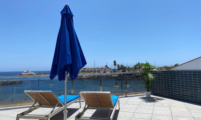Playa de Mogan Apartment | Billy's Beachfront Apartment with pool access