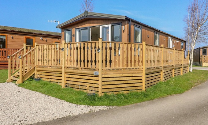 South Lakeland Leisure Village Cottage | BIRCH LODGE, pet friendly, with a garden in Carnforth