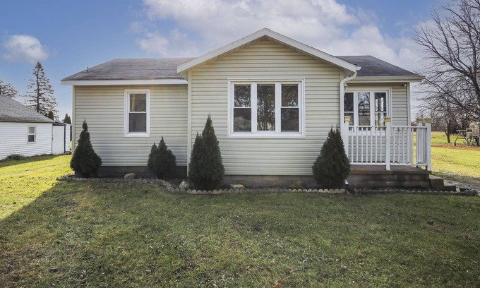 Birch Run Township House | Birch Run Home *MINS. from OUTLET & FRANKENMUTH*