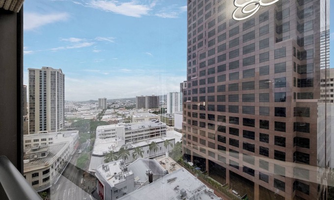 Downtown Honolulu Condo | Bishop Suites @ Executive Centre, Downtown Honolulu, Mountain View Suite #1612