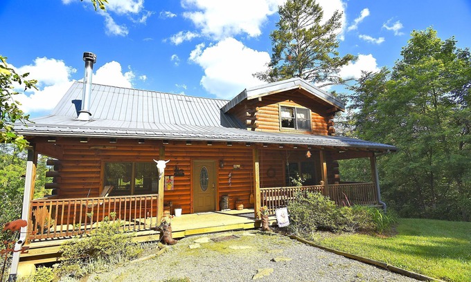 Clyde Cabin | Bison Overlook Lodge. on a 65 Acre Bison Ranch!