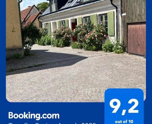 Innerstaden Apartment | Björnnästet med havsutsikt innanför murarna