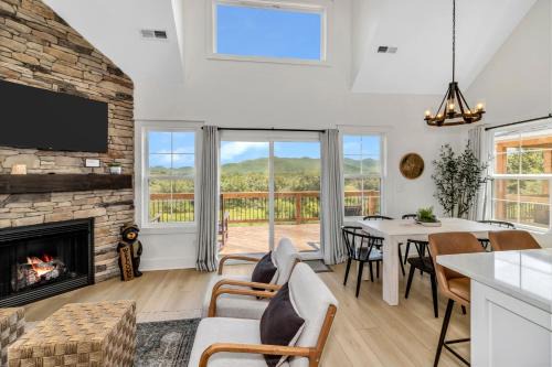 Black Mountain House | Black Mountain Getaway with Stunning Views