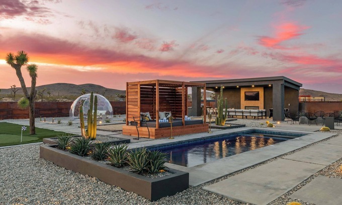 Joshua Tree House | BLACK SKY HOUSE (Pool/Spa/BocceBall/EV Charger)