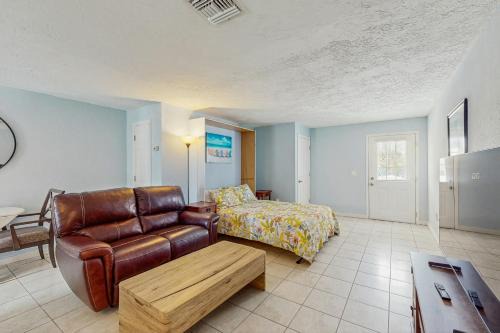 Englewood Hotel | Blissful Beach Retreat C