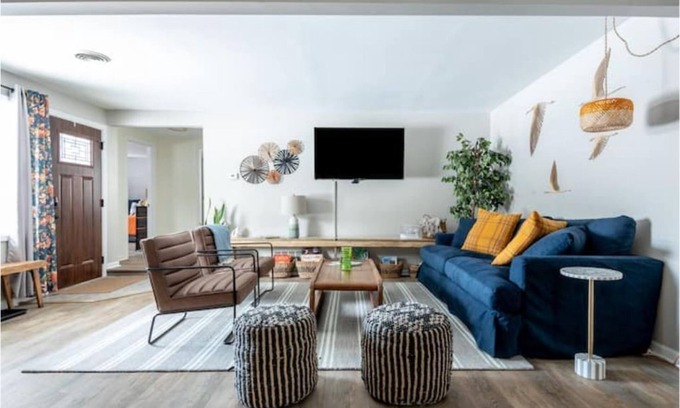 Delavan Lake Cottage | Blue Beach Cottage - 5 Minute Walk to Private Beach!