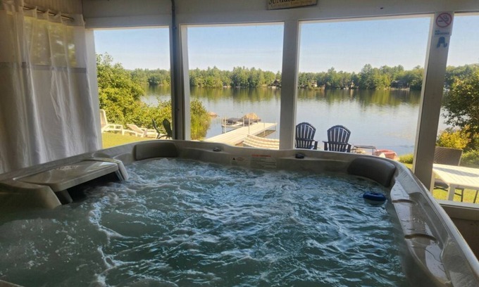 Middleton House | Blue Breeze - Private lakefront w/Hot Tub