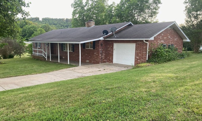 Bruno Resort | Blue Clouds Ozarks Resort - The Lakeview House