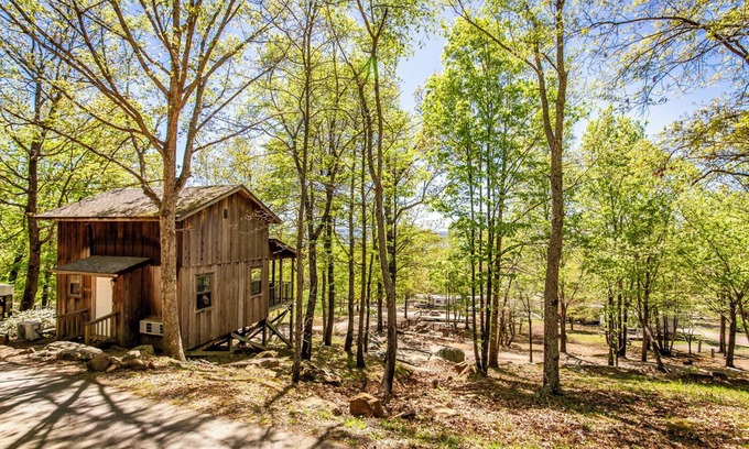 Edgemont Cabin | Blue Clouds Resort Hidden Gem!