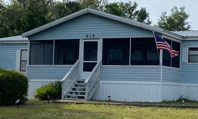 Steinhatchee House | Blue Crab Getaway- private dock-holds 2 boats