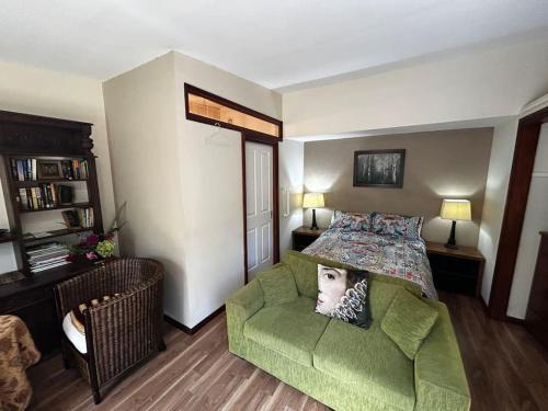 Hazelbrook Apartment | Blue Mountains Ferncreek studio retreat pet friendly