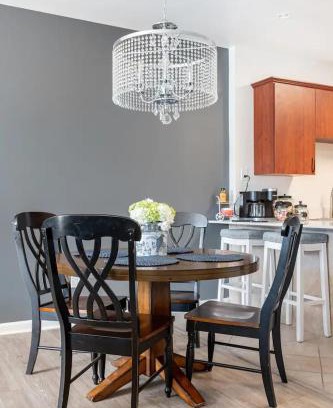 Dearborn Apartment | Blue Oasis
