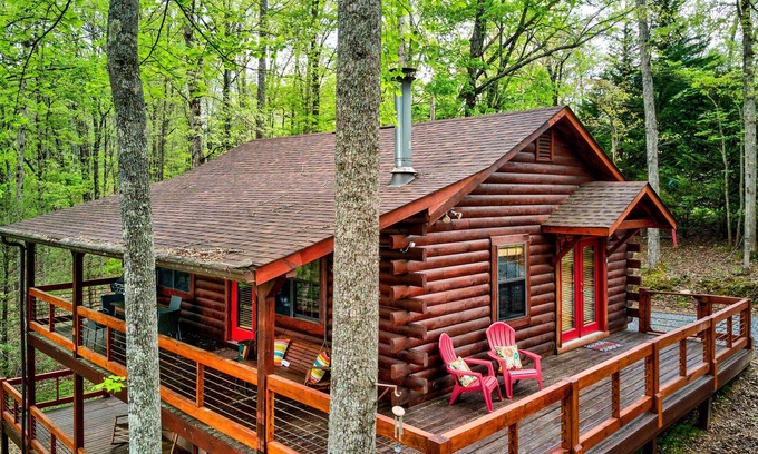Epworth Cabin | Blue Ridge Cabin w/ Mountain Views & Fire Pit