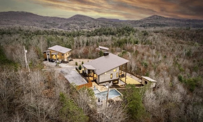 Mineral Bluff Cabin | Blue Ridge - Pool - Hot Tub - Views