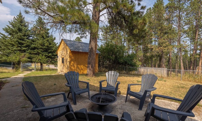 Custer House | Blue Roof in Custer by Mt Rushmore! FREE CSP PASS