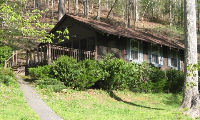 Unaka Cottage | Blue Shutter Cottage at Bear Paw - Great Mountain Getaway!