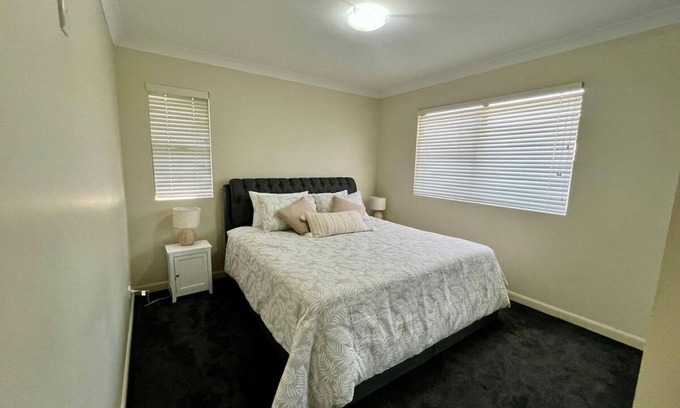 Douglas Apartment | Blue Sky Gardens - minutes to JCU University and T