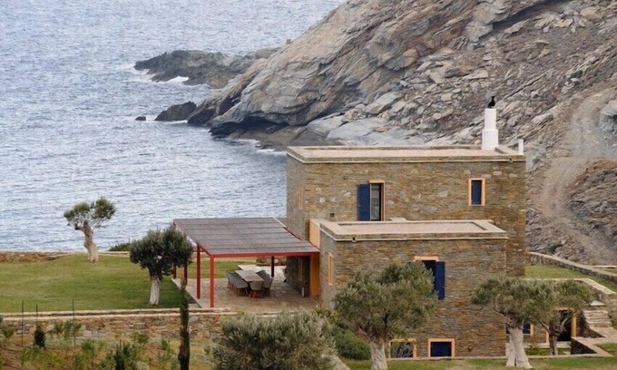 Andros Villa | Blue Villa – 3BR Sea View with Garden & Veranda
