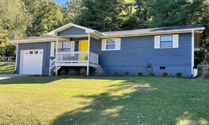 Rossville House | Blue with a View - House 12 min to Chattanooga