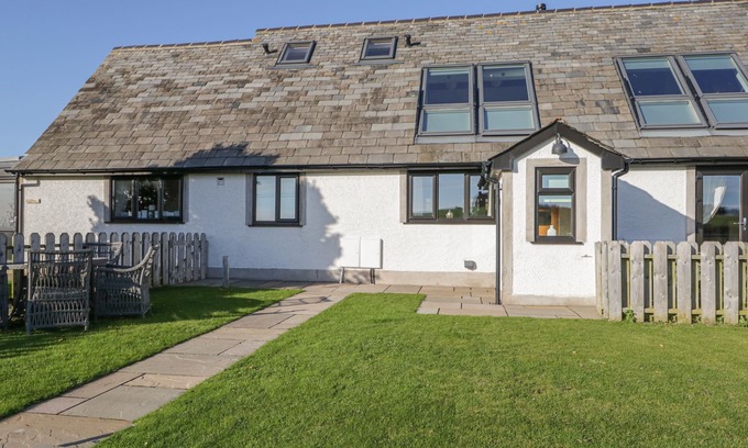 Newton in Furness Cottage | BLUEBELL COTTAGE, family friendly, with hot tub in Aldingham