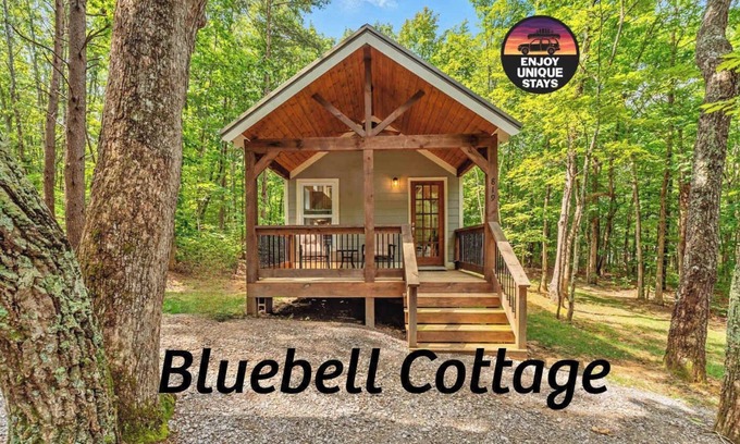 Menlo House | Bluebell Cottage with private fire pit!