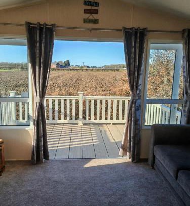 Scratby Apartment | Bluebird Skies - A cosy getaway