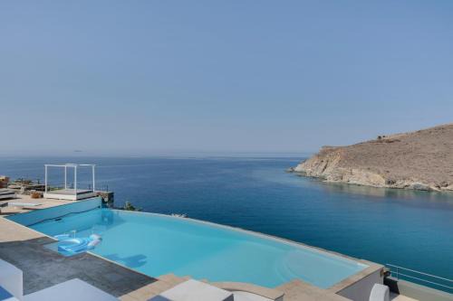 Syros House | Blueros - Grey Suite