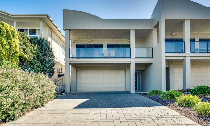 McCracken House | Bluffview B&B - Luxury Oceanviews - Wi-Fi