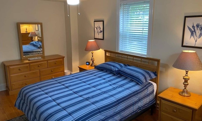 Bryn Mawr Apartment | BM~4 2mins DT/Patio+Parking/50” Roku TV/400 Mbps