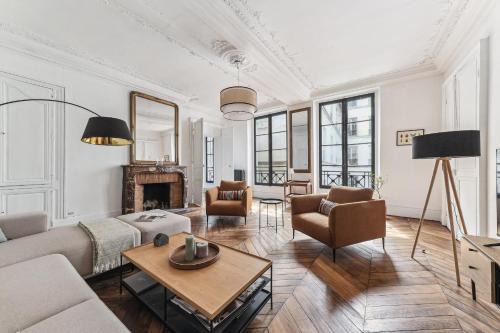 Saint-Merri Apartment | BnBNova - 4BR - Le Marais & Hotel de Ville