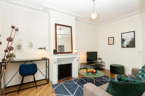 Saint-Victor Apartment | BnBNova - Notre-Dame - 1BR with Balcony