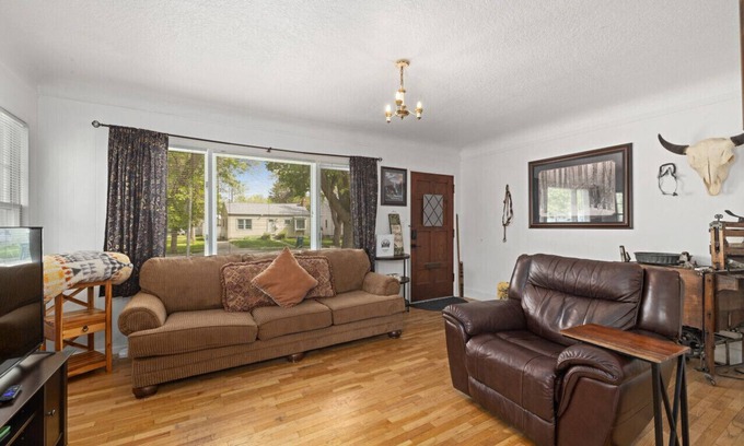 Central - Terry Apartment | Bo's Rusty Relic Billings |Hot Tub | Rustic decor | Central Billings