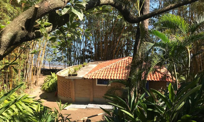 Siriuba House | Boat House Retrofit - Foot in the sand